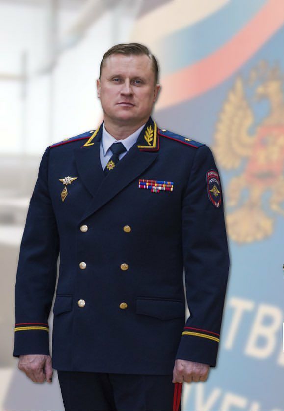 Министр внутренних дел по КБР Василий Павлов поздравил с окончанием учебного года учащихся кадетских классов полиции